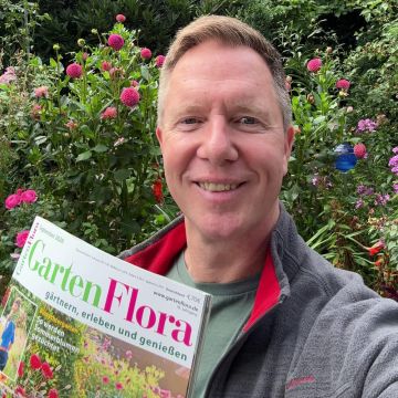 GartenFlora Miniabo - 3 Hefte für 10 Euro - Abbildung des Redakteurs mit Heft